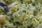 Ensalada acidulada de col y patatas
