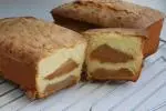 Galleta esponjosa con manzanas caramelizadas