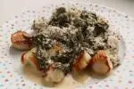 Vieiras con acedera y vermú​ Noilly