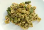 Farfalle con espárragos verdes