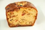 Pastel de chorizo con aceitunas y tomates en conserva