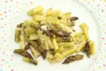 Espárragos verdes asados con limón y parmesano