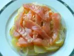 Salmón marinado como un arenque