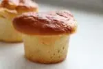 Pastelitos de brioche con manzana y grosella negra