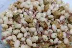 Ensalada tibia de frijoles blancos