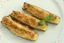 Calabacines precocinados rellenos de una mezcla de ricotta, parmesano, limón, albahaca y pan rallado antes de asarlos.