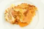 Clafoutis de albaricoque con una deliciosa costra de crema de almendras por encima.