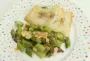 Filete de bacalao a la plancha, espárragos verdes con parmesano y almendras laminadas tostadas.