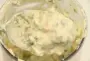 Mayonesa con vinagre, hierbas, pepinillos, alcaparras y huevo duro picado.