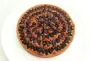 Tarta de cerezas ligeramente cocidas, en masa quebrada y sobre una capa de crema de almendras.