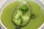 Caldo de verduras con brócoli.