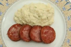 Salchicha de Morteau y puré de coliflor ahumada