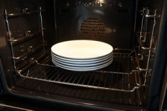 Cómo calentar los platos de servicio