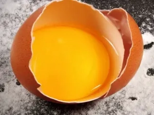 ¿Cómo romper los huevos correctamente?