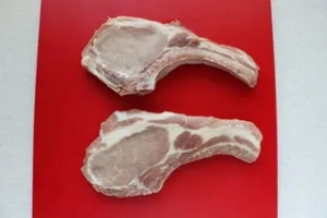 Incidir en algunas carnes antes de cocinarlas