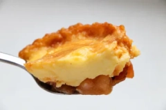 Flan con peras caramelizadas
